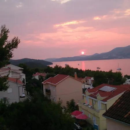 With A Parking Space Okrug Gornji, Ciovo - 12235 *