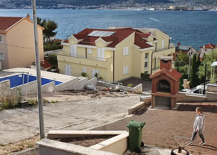 Apartment With A Parking Space Okrug Gornji, Ciovo - 12235